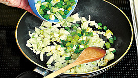 Dušené ředkvičky s tvarůžky