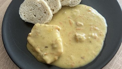 Vepřová plec na zakysané smetaně s mrkví