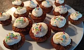 Jogurtové muffiny s banánem, Přidala jsem šlehačku,ale může být i zdravější tvaroh.