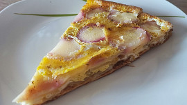 Tortillový koláč s vejci a ředkvičkami