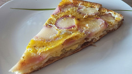 Tortillový koláč s vejci a ředkvičkami