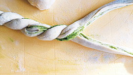 Věnec se špenátovým pestem