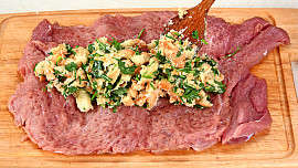 Nadívaná telecí kýta