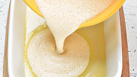 Krupicový trhanec s ovocnou omáčkou