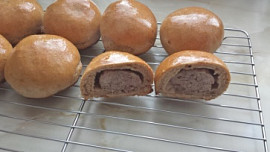 Zapečené velikonoční klobásky - bez kynutí