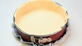 Velikonoční koláč s celými vejci