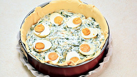 Velikonoční koláč s celými vejci