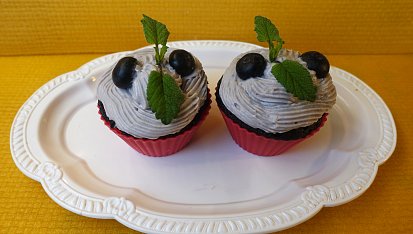 Kakaové muffiny s borůvkovým tvarohem