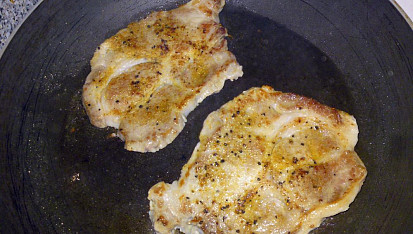 Zapečený vepřový steak se šunkou
