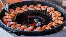 Buffalo kuřecí křídla na grilu