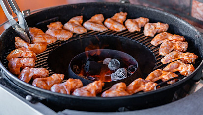 Buffalo kuřecí křídla na grilu