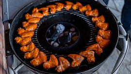 Buffalo kuřecí křídla na grilu