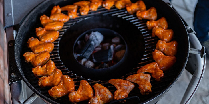 Buffalo kuřecí křídla na grilu