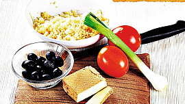 Kuskusový salát s uzeným tofu