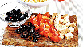 Kuskusový salát s uzeným tofu