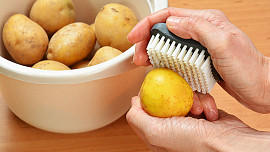 Pečené brambory s chřestem