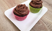 Kakaové cupcakes s pařížskou šlehačkou