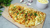 Sýrová tortilla à la garlic bread, Sýrová tortilla à la garlic bread