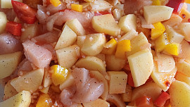 Kuřecí prsa se zeleninou z jednoho pekáče