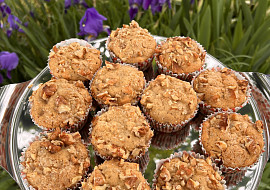 Bezlepkové karamelizované jablečné muffiny s ořechy