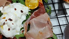 Cottage pizza s celozrnnou moukou