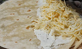 Sýrová tortilla à la garlic bread