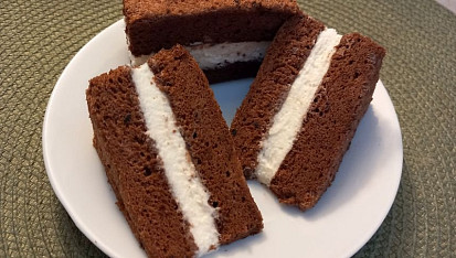 Kinder mléčný řez se šlehačkou a kondenzovaným mlékem