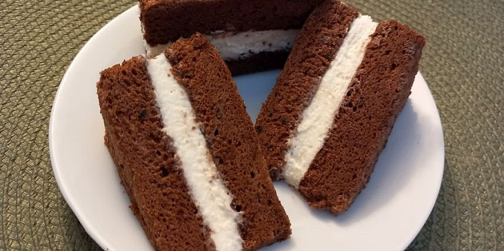 Kinder mléčný řez se šlehačkou a kondenzovaným mlékem