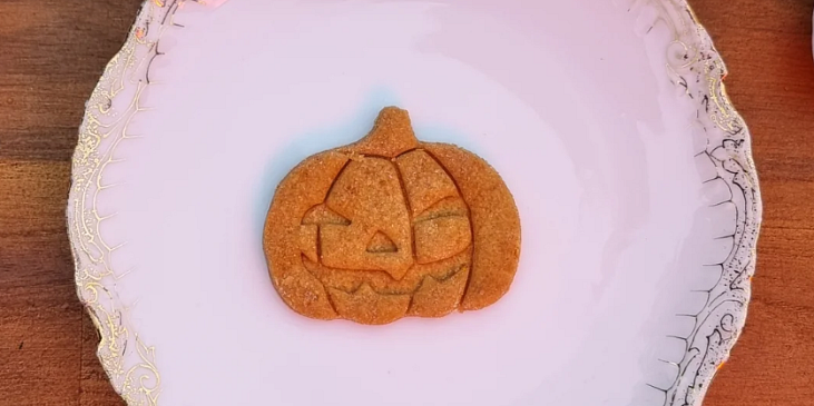 Linecké sušenky s čarodějnickým tématem (Recept na linecké sušenky)