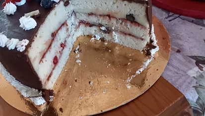 Narozeninový dort bez lepku, mléka a vajec