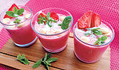 Ovocné smoothie se zakysaným nápojem