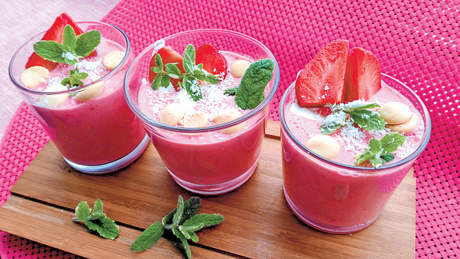 Ovocné smoothie se zakysaným nápojem