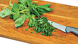 Kuřecí nugetky v bazalkovém těstíčku