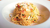 Špagety aglio olio e peperoncino