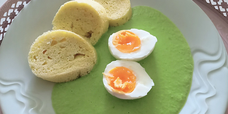 Hrášková omáčka s vajíčkem a paloučkovým knedlíkem ( pro diabetiky)