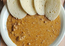 Mleté maso ve smetanové omáčce (dobré)