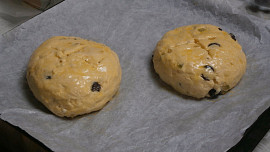 Tvarohový mazanec s kandovanou kůrou