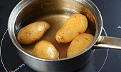 Zapečené brambory s ředkvičkou