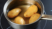 Zapečené brambory s ředkvičkou