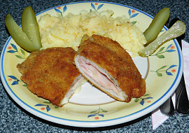 Cordon bleu - plněný řízek