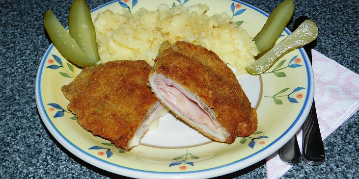 Cordon bleu - plněný řízek