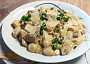 Gnocchi s kuřecím masem, houbami a parmazánem