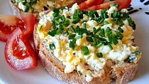 Jednoduchá vajíčková pomazánka z horkovzdušné fritézy