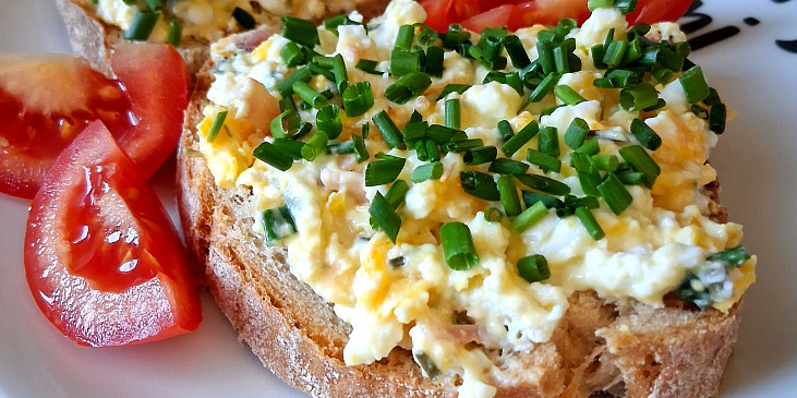 Jednoduchá vajíčková pomazánka z horkovzdušné fritézy