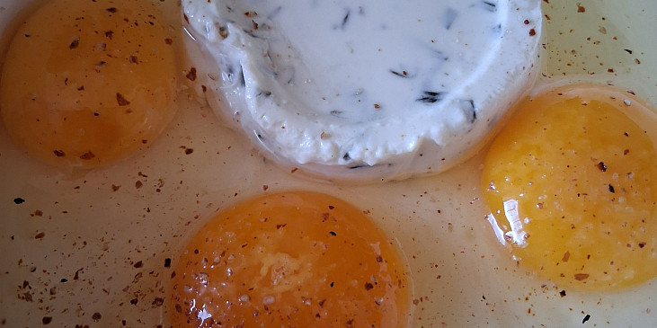 Jednoduchá vajíčková pomazánka z horkovzdušné fritézy