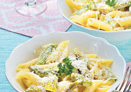 Penne se smetanou a chřestem