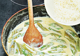Penne se smetanou a chřestem