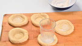 Kynuté jahodové koláče