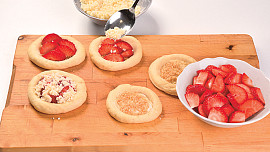 Kynuté jahodové koláče