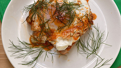 Toast à la turecká vejce cilbir